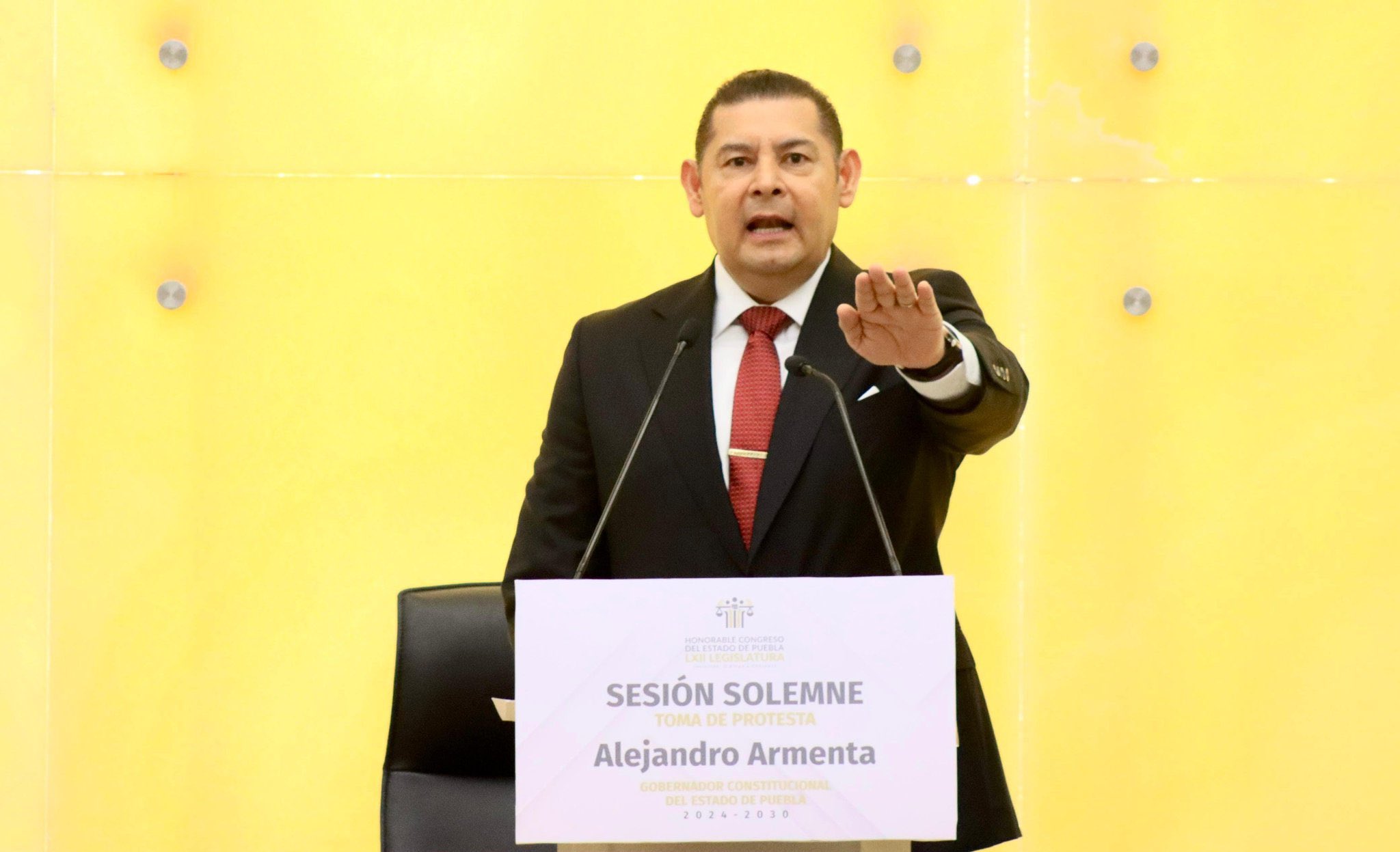 Alejandro Armenta asume la Gubernatura de Puebla: Nuevos Desafíos y Compromisos para la Transformación