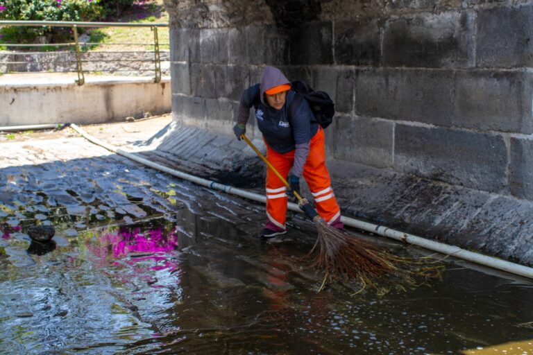 209eb2b3-8c39-448d-9bc2-9cb71f628dba