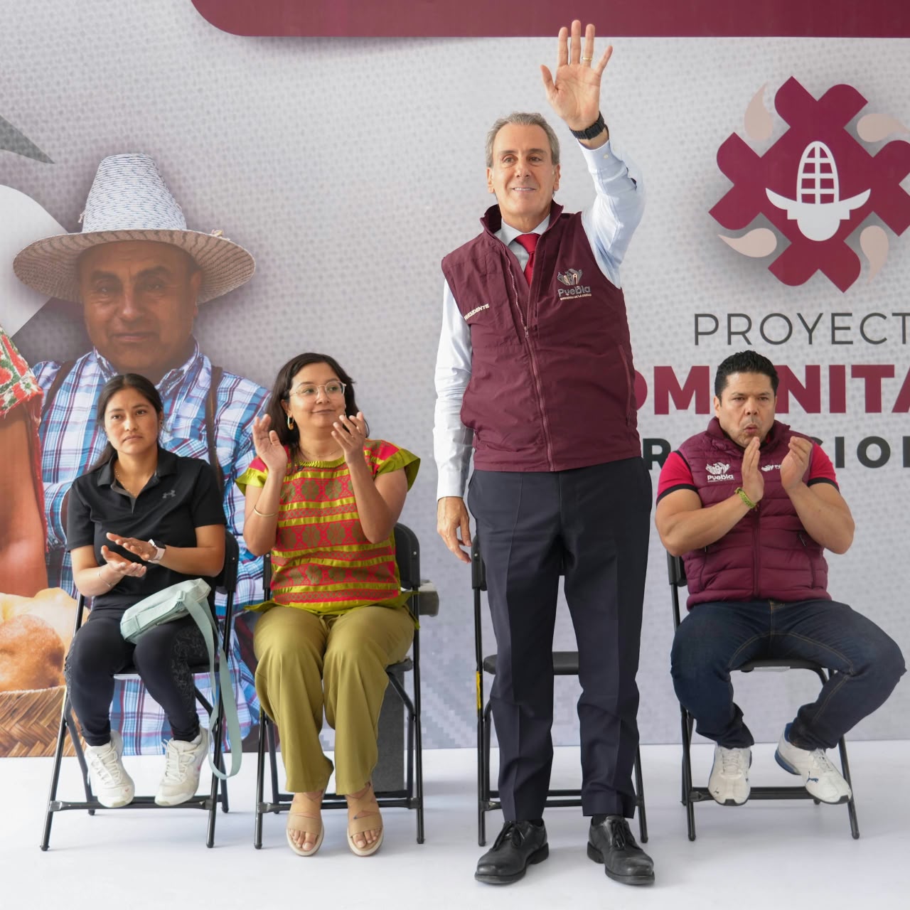 Pepe Chedraui entrega 2 millones de pesos a comunidades indígenas de Puebla